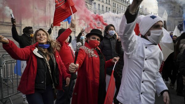 Пандемия коронавируса COVID 19 - акция протеста против ограничений и запретов в Лионе, Франция - Sputnik Грузия