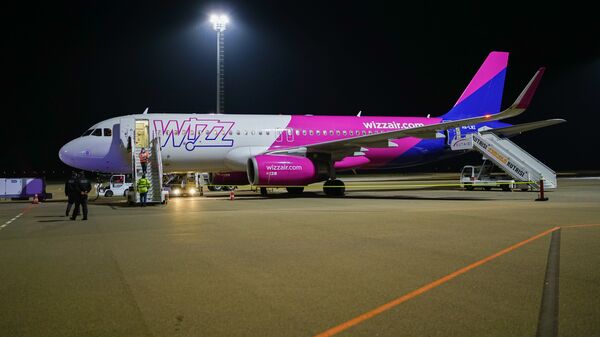 Кутаисский международный аэропорт Пассажирский самолет компании WizzAir - Sputnik Грузия