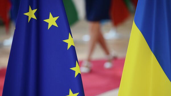 Флаги Европейского союза и Украины - Sputnik Грузия