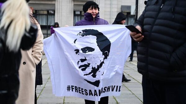 Акция сторонников Михаила Саакашвили у здания правительственной администрации - Sputnik Грузия