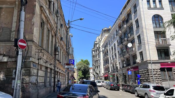 Старый город, старые дома - район Сололаки в Тбилиси - Sputnik Грузия