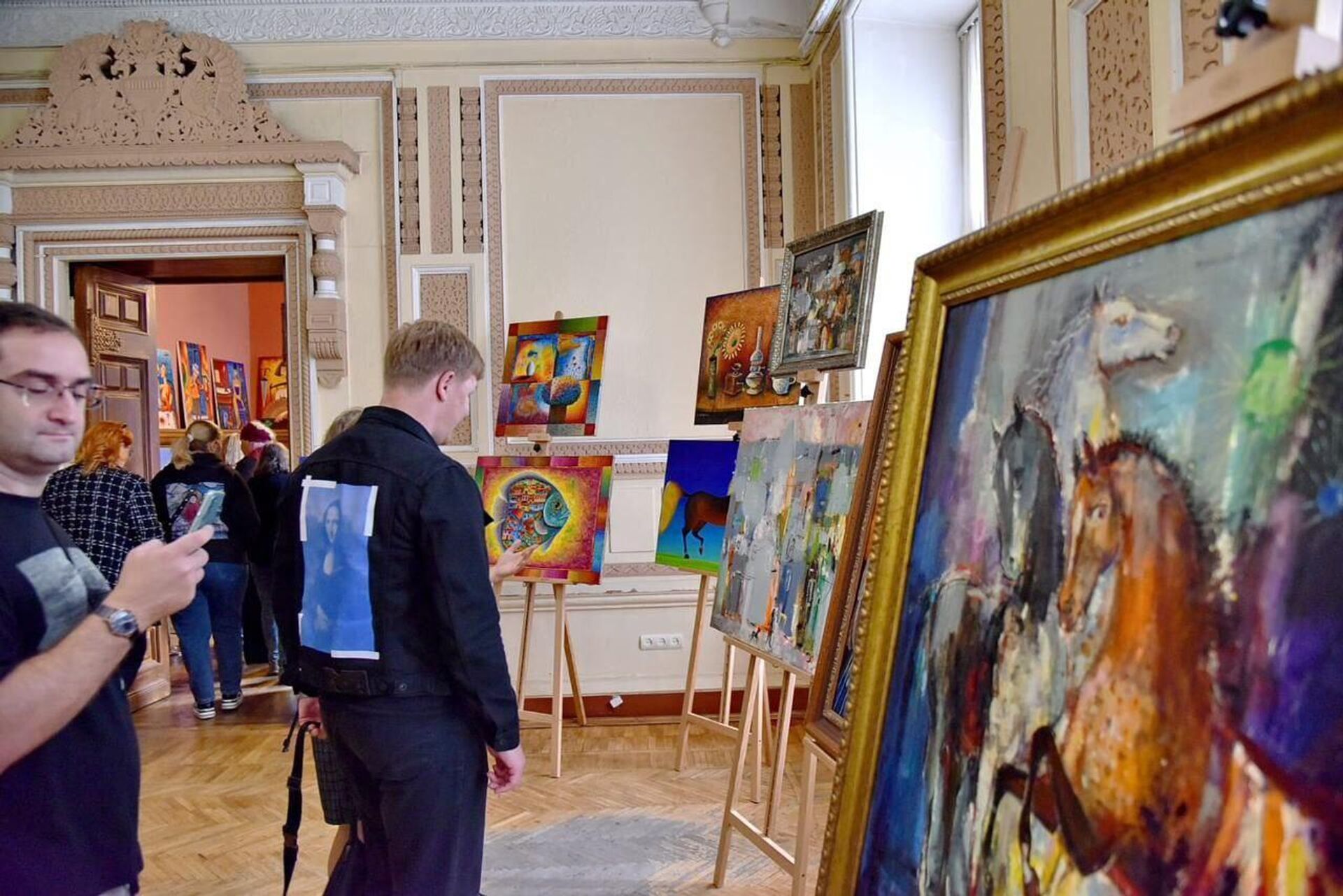 Выставка современных грузинских художников в Москве Выставка современных грузинских художников в Москве - Sputnik Грузия, 1920, 02.10.2023