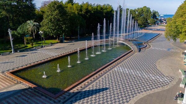 Вокруг центральных фонтанов, расположенных в старом Батумском бульваре обновили аудиосистему - Sputnik Грузия