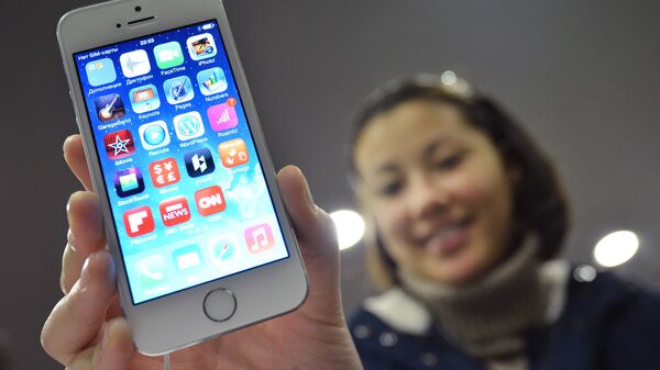 Официальный старт продажи iPhone 5s и iPhone 5c в Москве - Sputnik Грузия