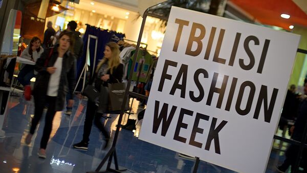 Щоурум Тбилисской недели моды Tbilisi Fashion Week в одном из торговых центров в грузинской столице - Sputnik Грузия