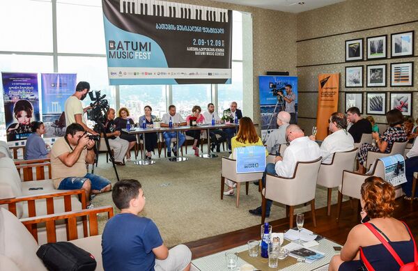 Пресс-конференция Batumi Music Fest Пресс-конференция Batumi Music Fest - Sputnik Грузия